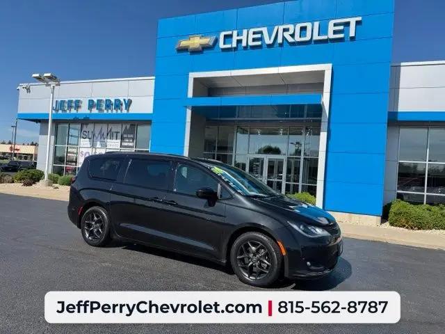2018 Chrysler Pacifica Touring L for sale in Rochelle, IL