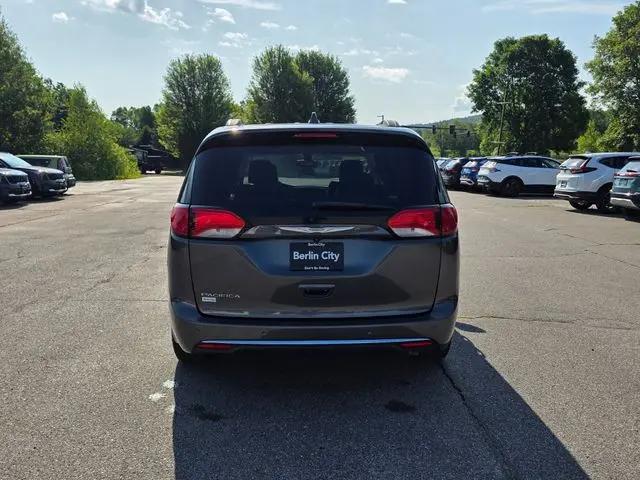 2017 Chrysler Pacifica Touring-L