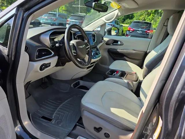 2017 Chrysler Pacifica Touring-L