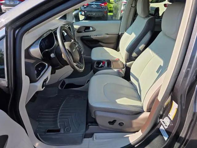 2017 Chrysler Pacifica Touring-L