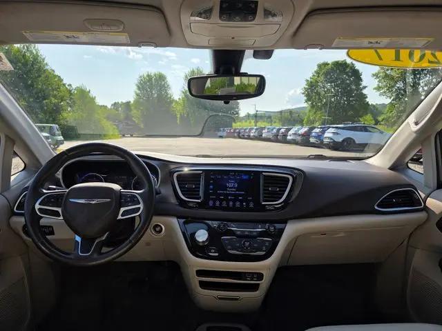 2017 Chrysler Pacifica Touring-L