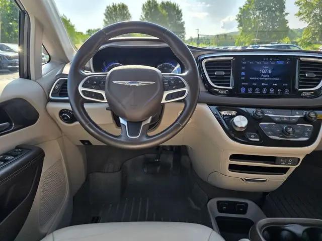 2017 Chrysler Pacifica Touring-L