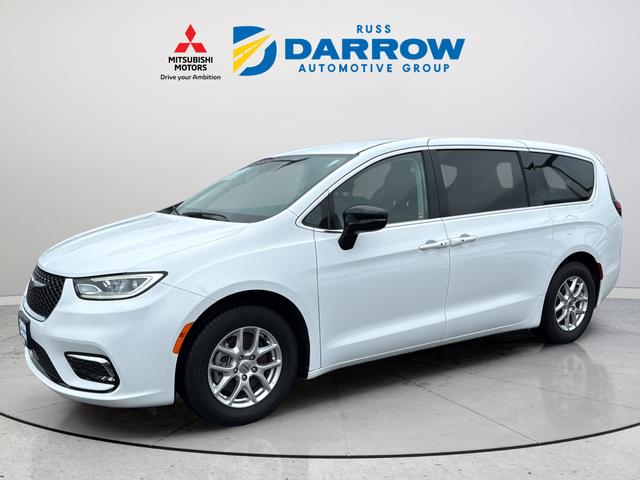 2024 Chrysler Pacifica Touring L for sale in Waukesha, WI