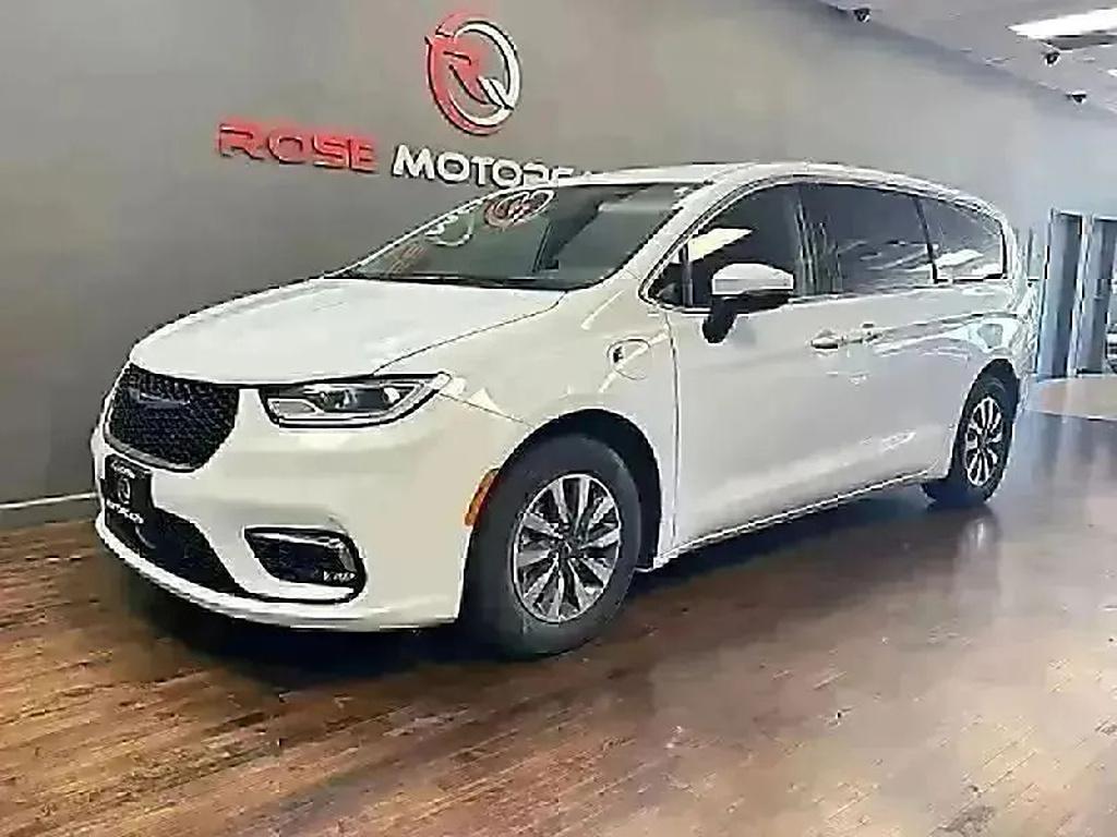 2023 Chrysler Pacifica Hybrid Touring L FWD