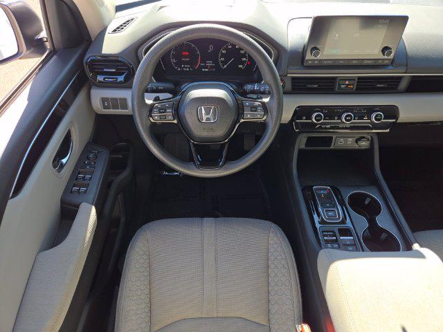 2023 Honda Pilot LX - Photo 17