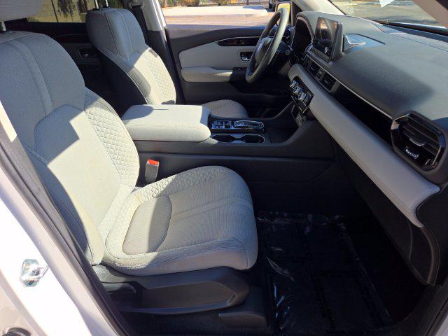 2023 Honda Pilot LX - Photo 22