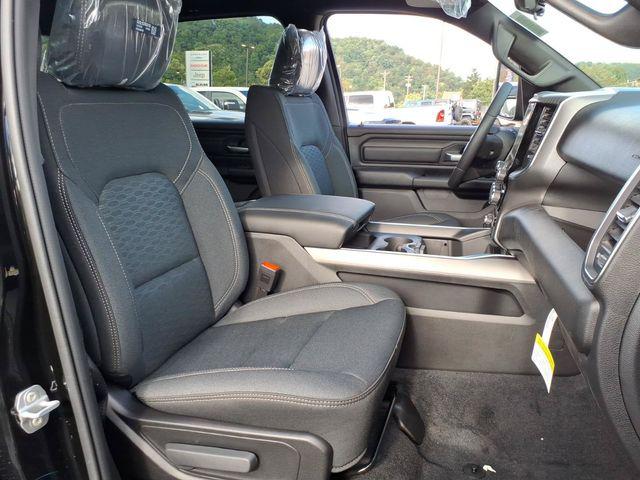 2026 Ram 1500 Express Crew Cab 4x4 5'7" Box