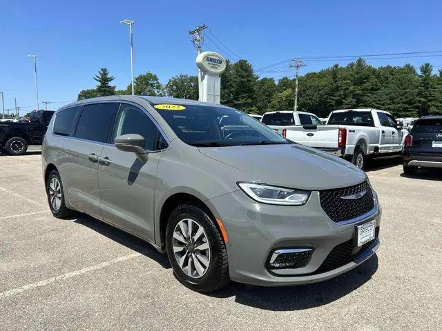 2022 Chrysler Pacifica Hybrid Touring L for sale in Raynham, MA