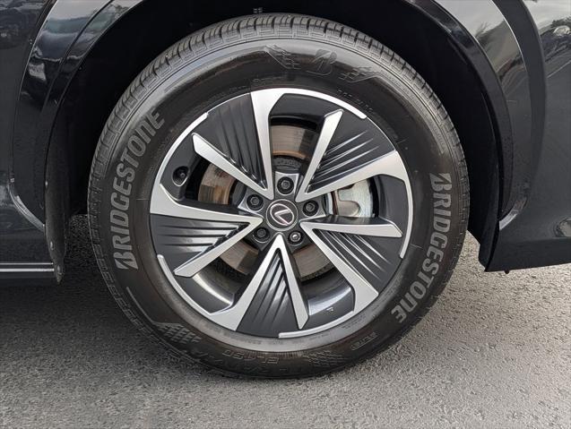 2024 Lexus 300 Premium