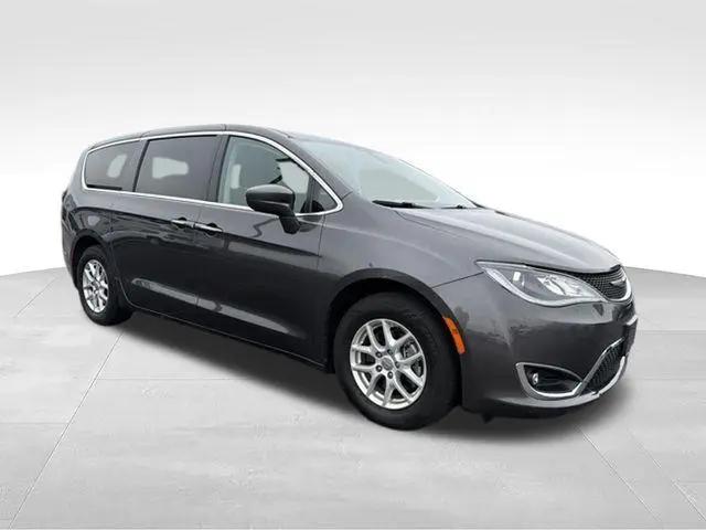 2020 Chrysler Pacifica Touring for sale in Champaign, IL