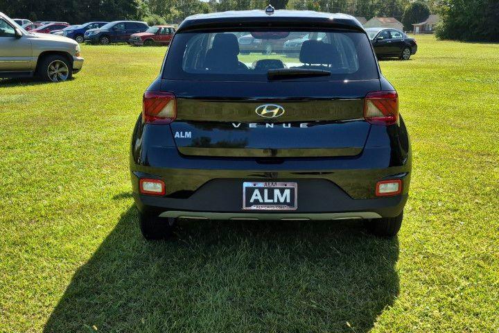 New 2026 Black Hyundai SE image 6