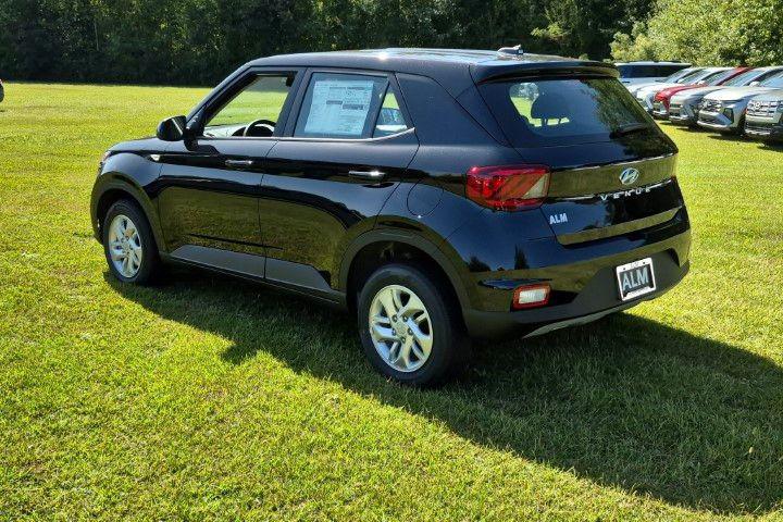 New 2026 Black Hyundai SE image 8