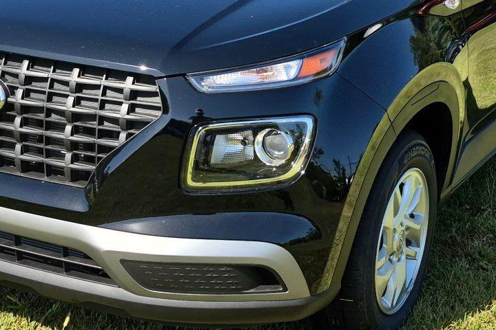 New 2026 Black Hyundai SE image 10