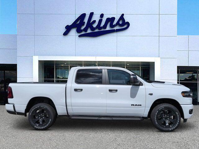 2027 RAM Ram 1500 RAM 1500 EXPRESS CREW CAB 4X4 57 BOX
