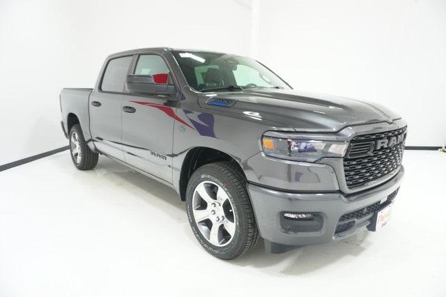 2027 RAM Ram 1500 RAM 1500 EXPRESS CREW CAB 4X2 57 BOX