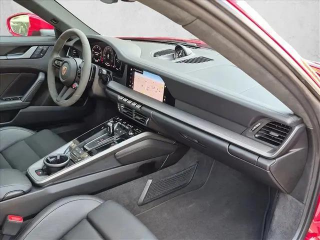 2025 Porsche 911 Carrera