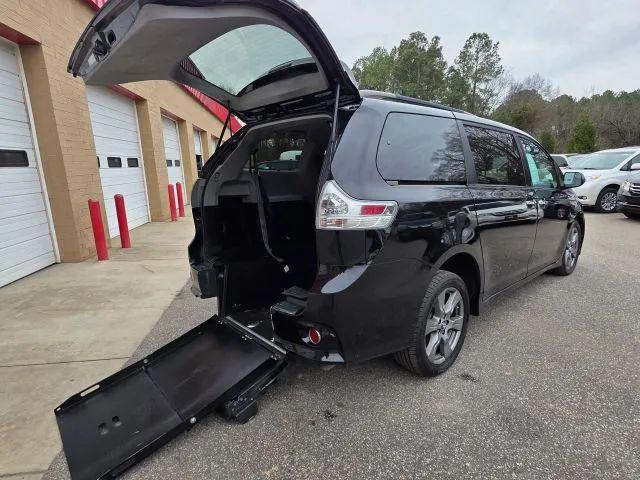 2018 Toyota Sienna SE 8 Passenger for sale in Wingate, NC