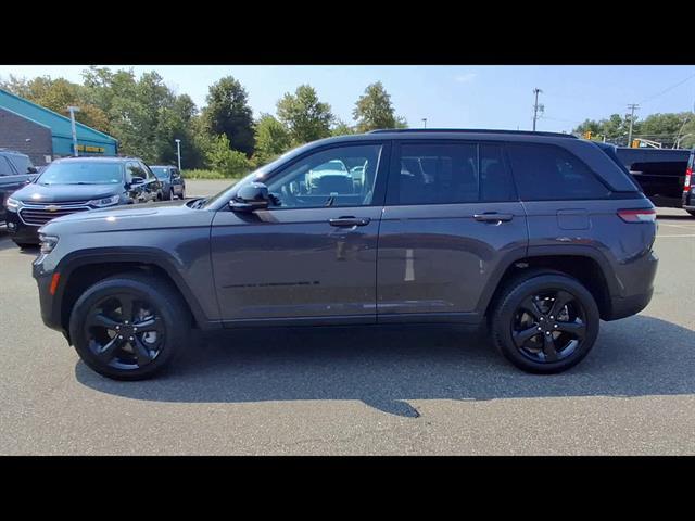 Used 2025 Jeep Grand Cherokee Limited 4x4 For Sale in East Hanover, NJ