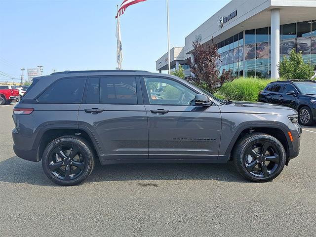 Used 2025 Jeep Grand Cherokee Limited 4x4 For Sale in East Hanover, NJ