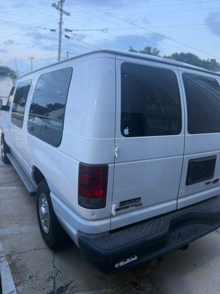 2011 Ford E-150 Base