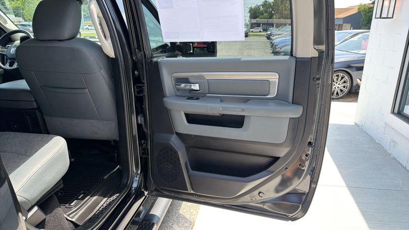 2018 Ram 1500 Big Horn Crew Cab 4x4 5'7" Box