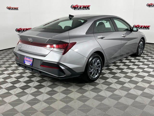2024 Hyundai Elantra SEL 2024 Hyundai Elantra SEL