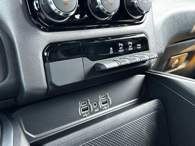 2026 Ram 1500 Express Crew Cab 4x4 57 Box