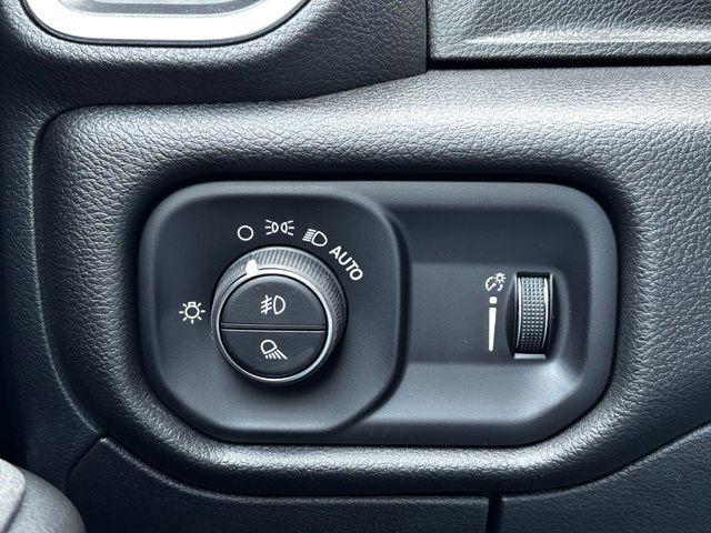 2026 Ram 1500 Express Crew Cab 4x4 57 Box