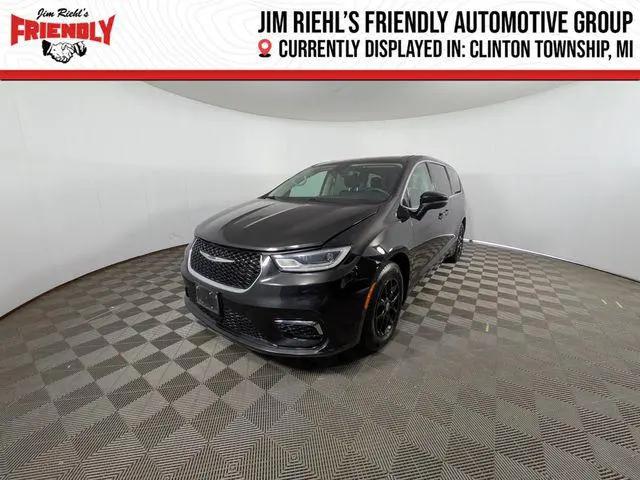 2023 Chrysler Pacifica Touring L for sale in CLINTON TOWNSHIP, MI