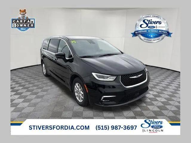 2025 Chrysler Pacifica Select for sale in Waukee, IA