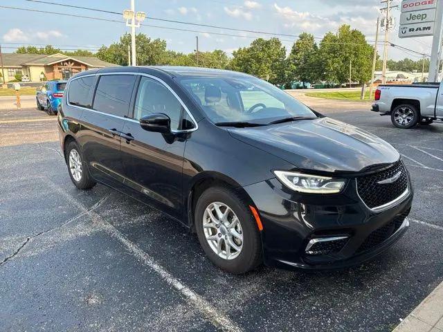 2023 Chrysler Pacifica Touring L for sale in Wabash, IN