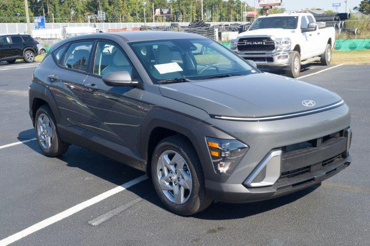 New 2027 Gray Hyundai SE FWD image 3