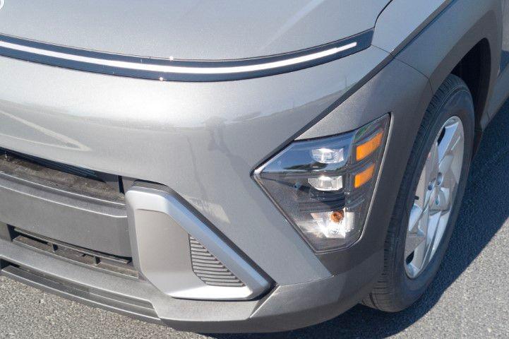 New 2027 Gray Hyundai SE FWD image 10