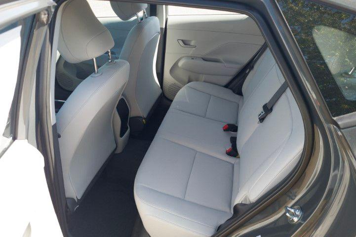 New 2027 Gray Hyundai SE FWD image 15