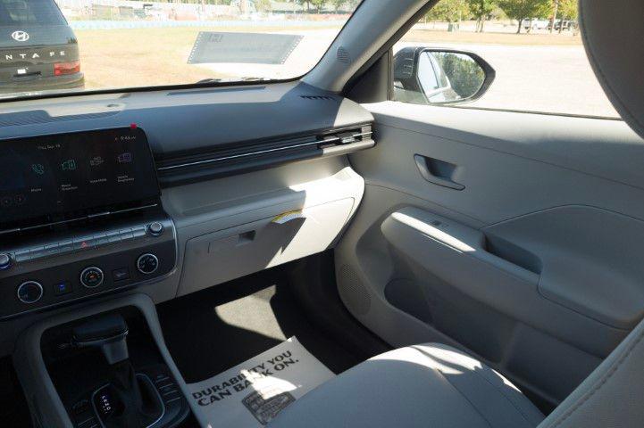 New 2027 Gray Hyundai SE FWD image 16