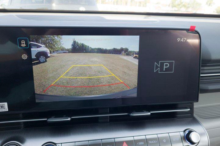 New 2027 Gray Hyundai SE FWD image 22