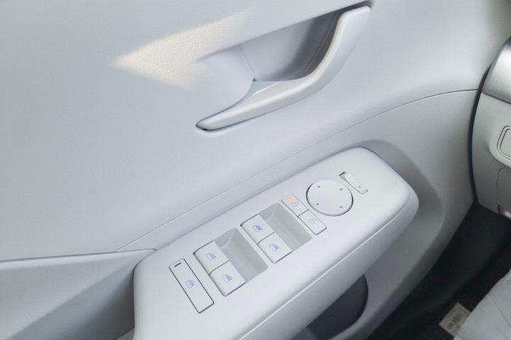 New 2027 Gray Hyundai SE FWD image 29