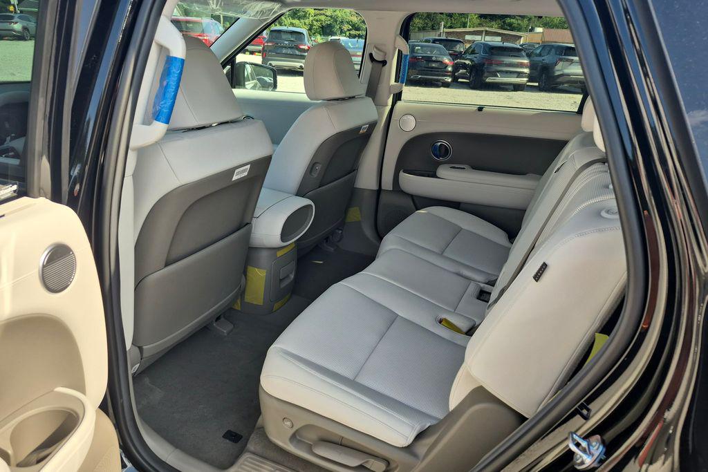 New 2027 Black HYUNDAI Blue SEL Premium 8P image 17