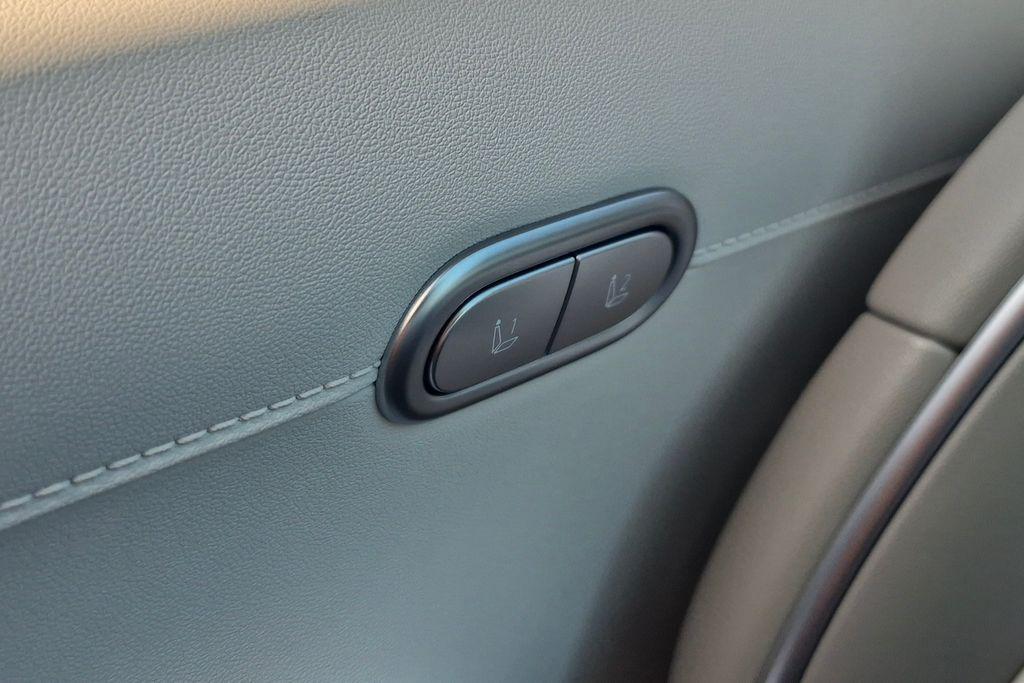 New 2027 Black HYUNDAI Blue SEL Premium 8P image 38
