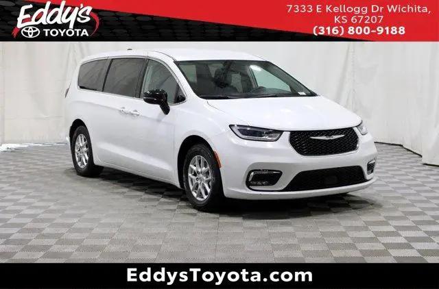 2024 Chrysler Pacifica Touring L for sale in Wichita, KS