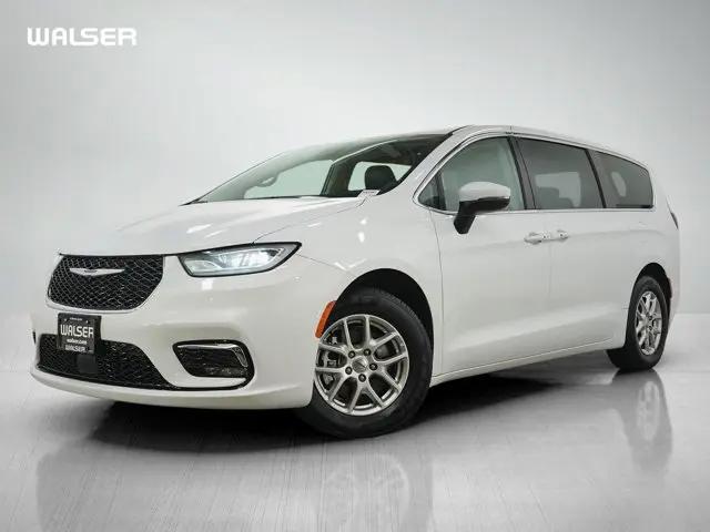 2023 Chrysler Pacifica Touring L for sale in Minneapolis, MN