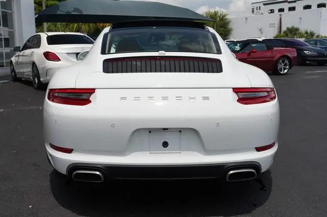 2017 Porsche 911 Carrera