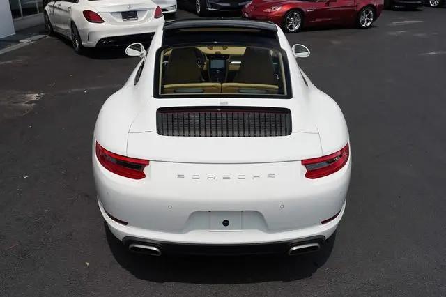 2017 Porsche 911 Carrera