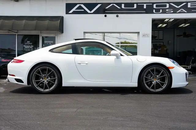 2017 Porsche 911 Carrera