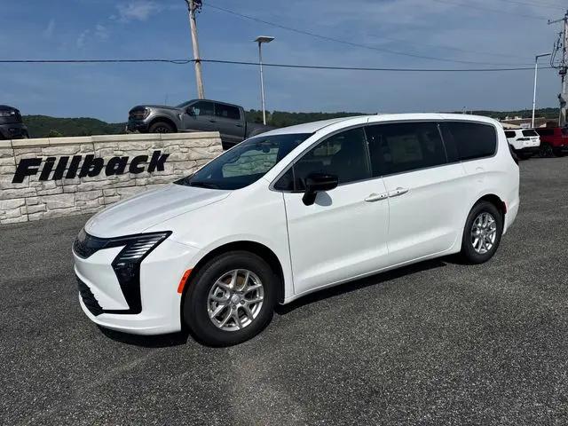 2027 Chrysler Pacifica Select for sale in Prairie Du Chien, WI