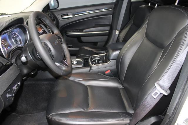 2023 Chrysler 300 Touring L
