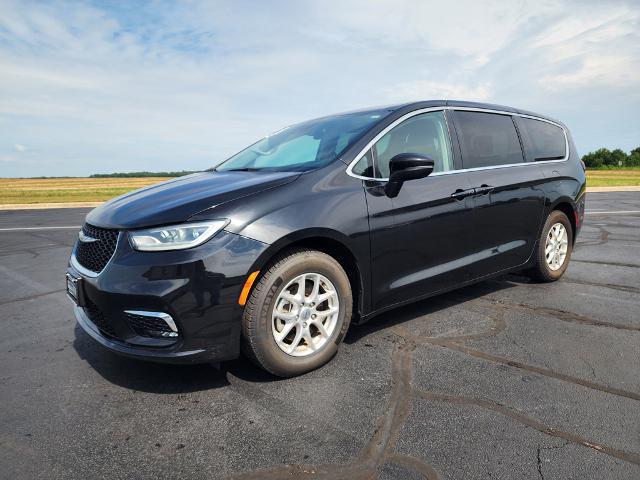 2023 Chrysler Pacifica Touring L for sale in Watseka, IL