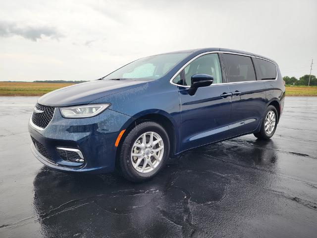 2023 Chrysler Pacifica Touring L for sale in Watseka, IL