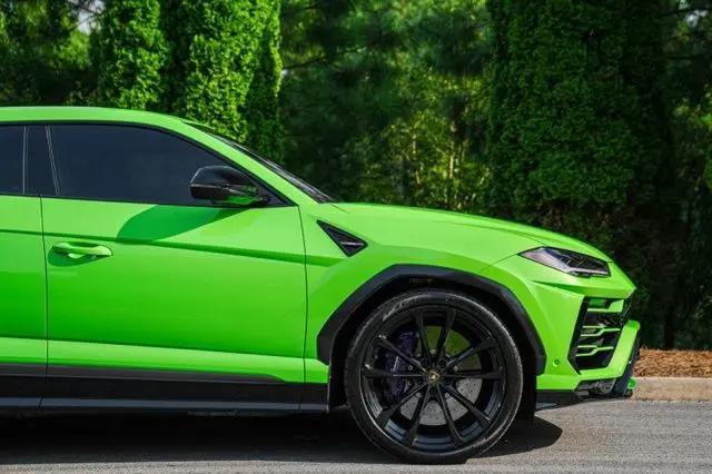 2021 Lamborghini Urus Standard