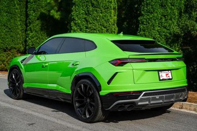 2021 Lamborghini Urus Standard